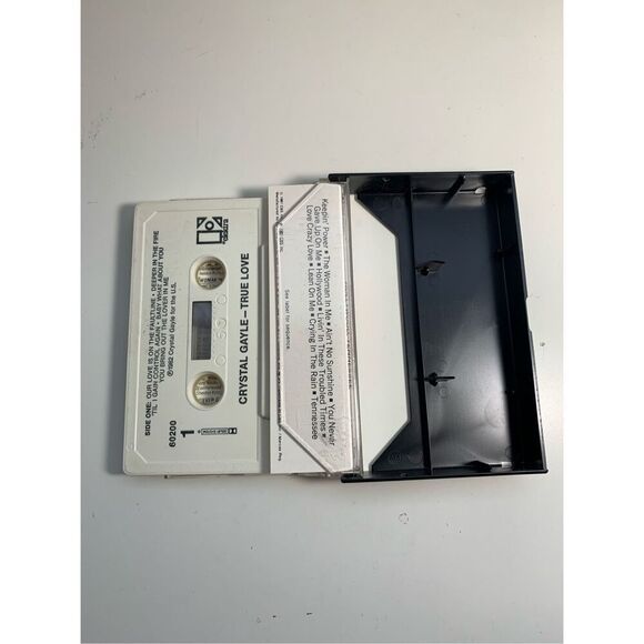 Crystal Gayle Hollywood Tennessee Music Cassette-Vintage EUC Columbia - Picture 4 of 4